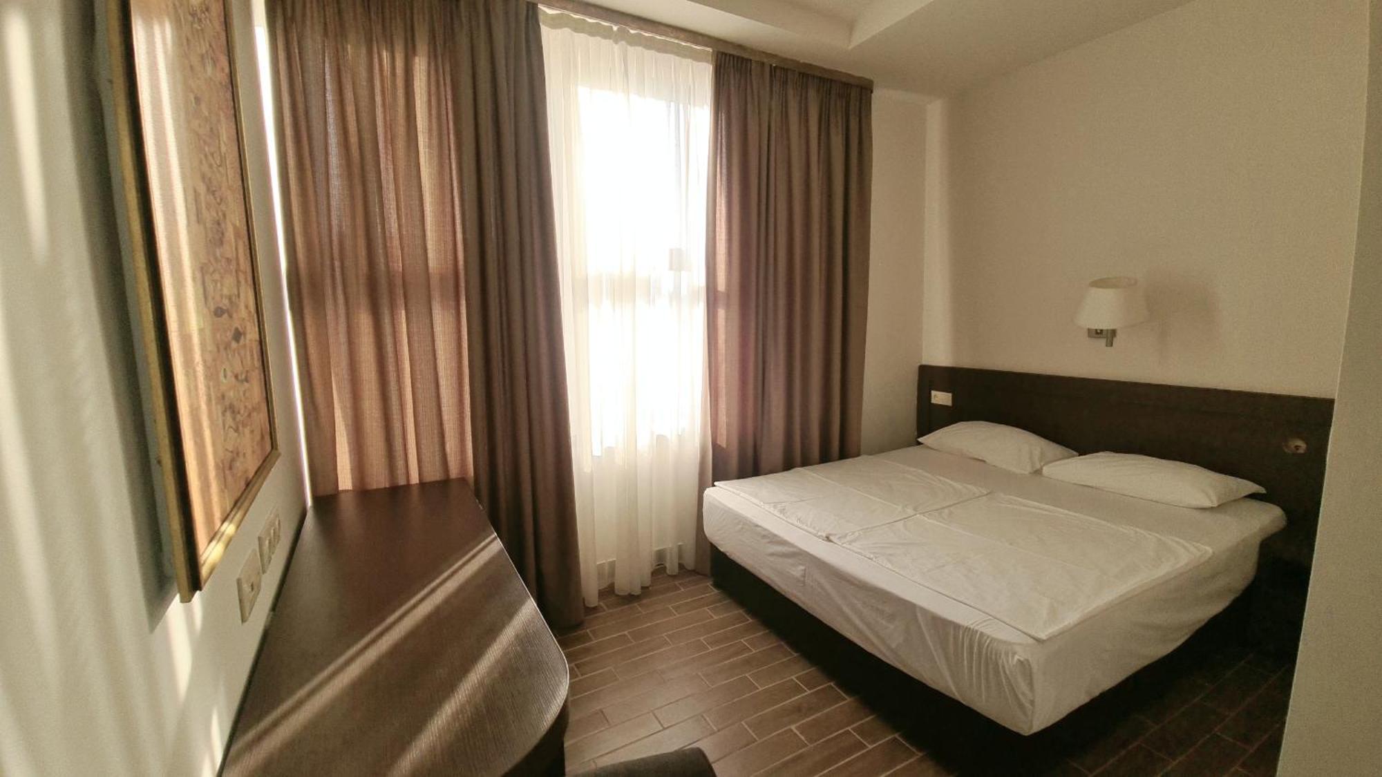 Yerevan Deluxe Hotel Exterior foto