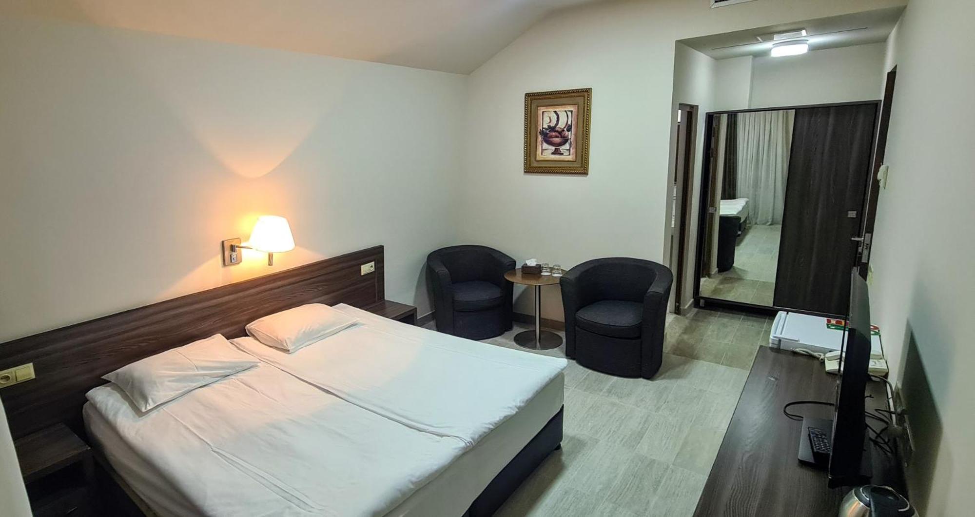 Yerevan Deluxe Hotel Exterior foto